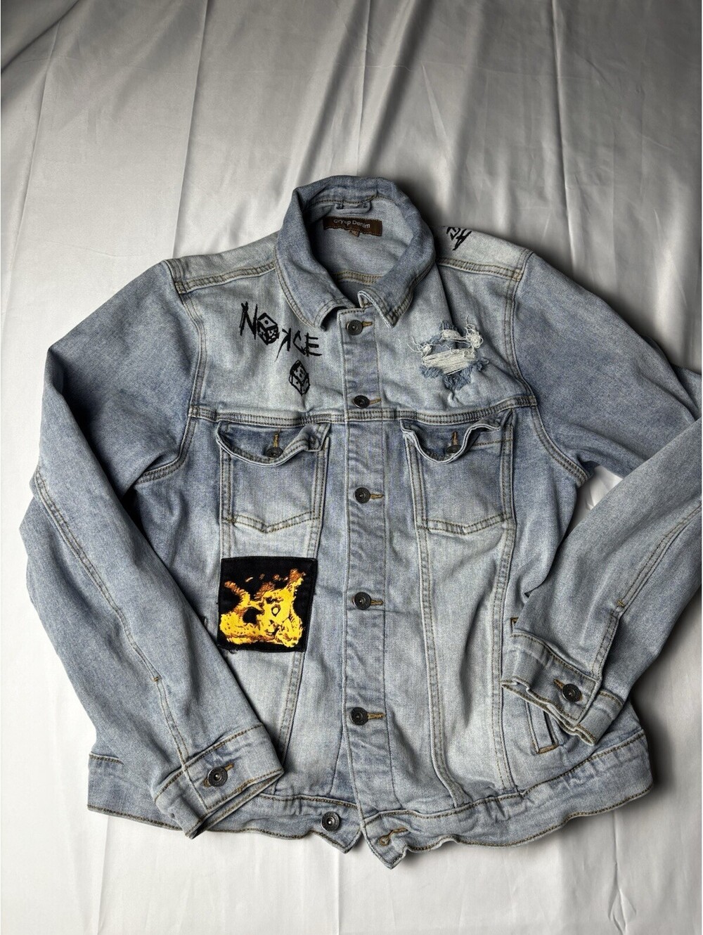 Crysp Denim XL Distressed Light Wash Denim Trucker Jacket